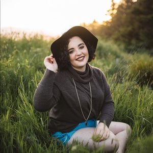 Meet your Posher, Iris